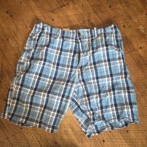 American Eagle size 38 blue plaid classic cargo shorts